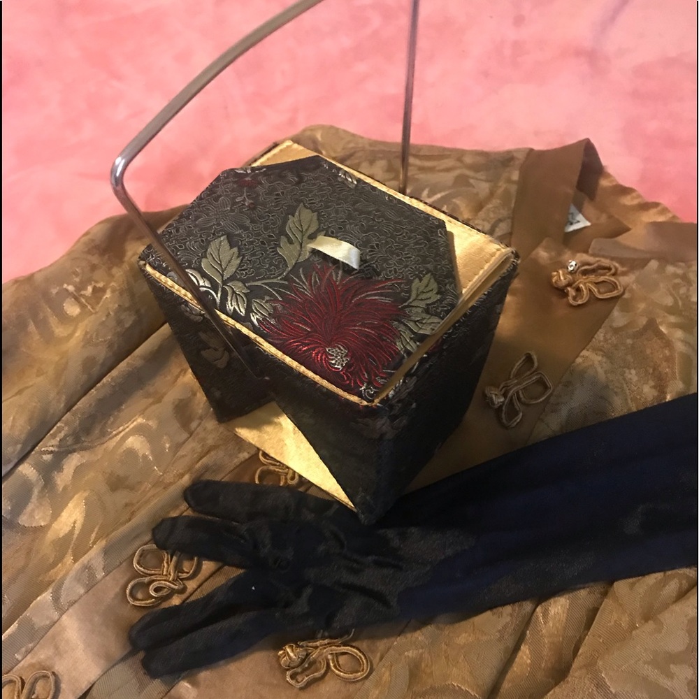 Yang Chinese takeout box style handbag